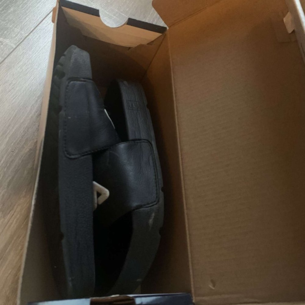 fila slides - Picture 2 of 2